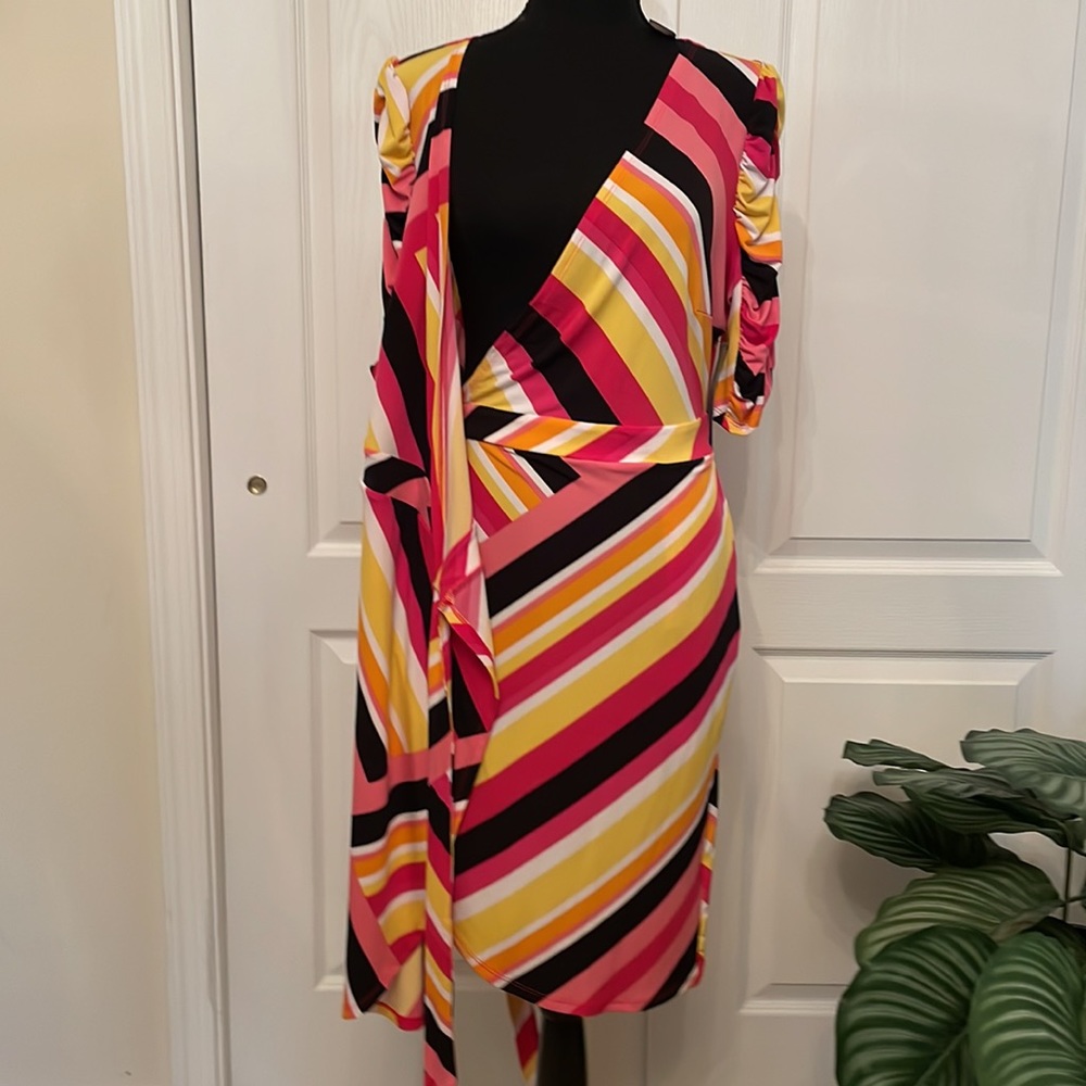Colorful Wrap Dress💛🧡🖤💓 - Picture 5 of 10